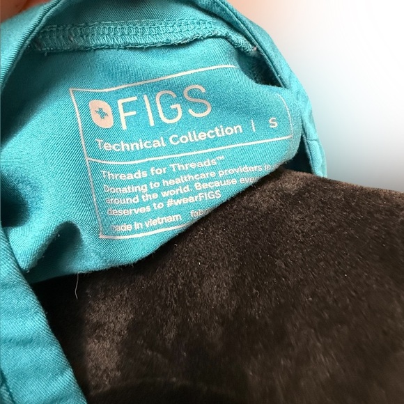 FIGS Yola Scrub Top | Technical Collection | Size Small | Pacific Blue - Picture 11 of 11